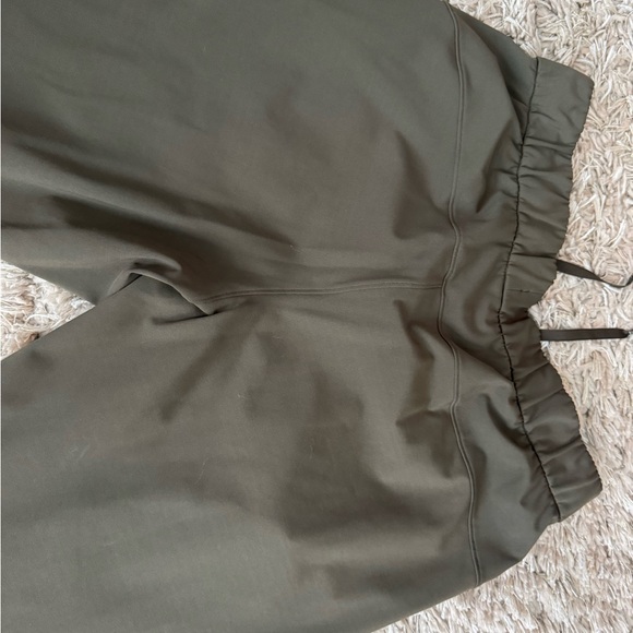 Lululemon on the fly jogger luxtreme see style code. 8 . Barely worn like new - Picture 3 of 7